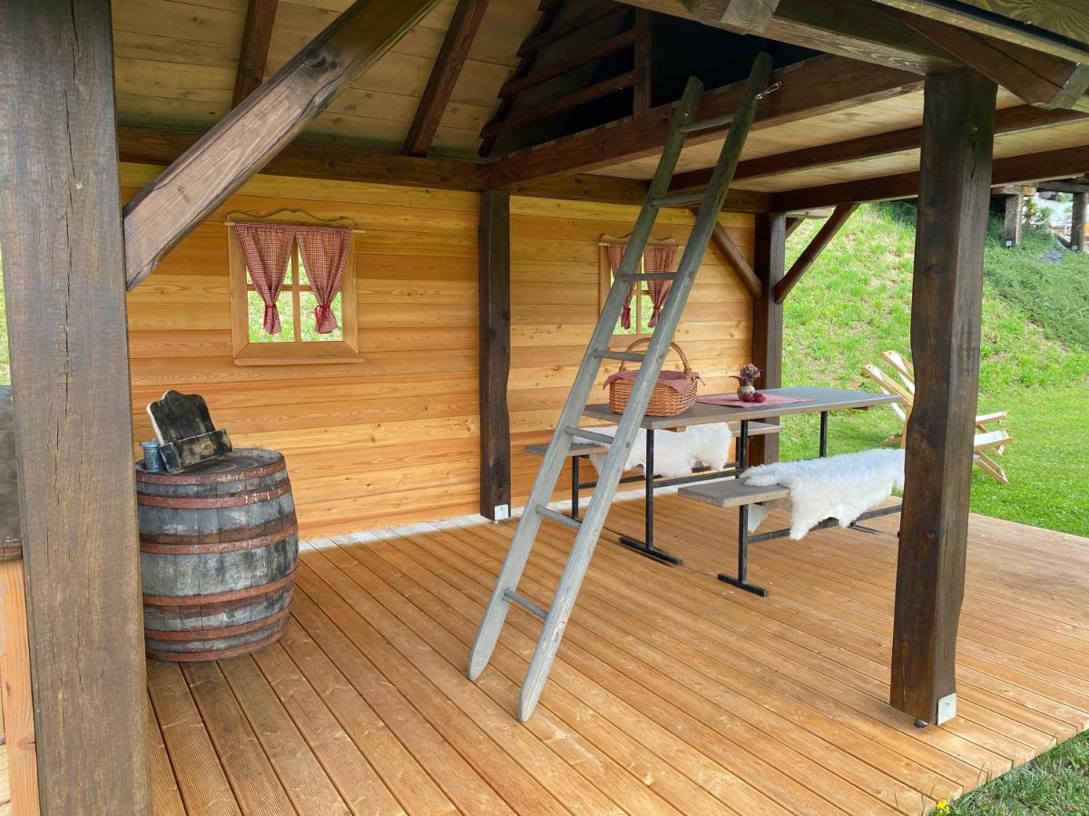 StoreWooden Hut At Tourist Farm Artisek别墅 外观 照片