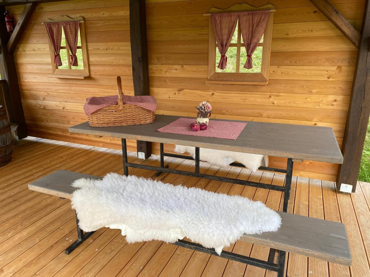 StoreWooden Hut At Tourist Farm Artisek别墅 外观 照片