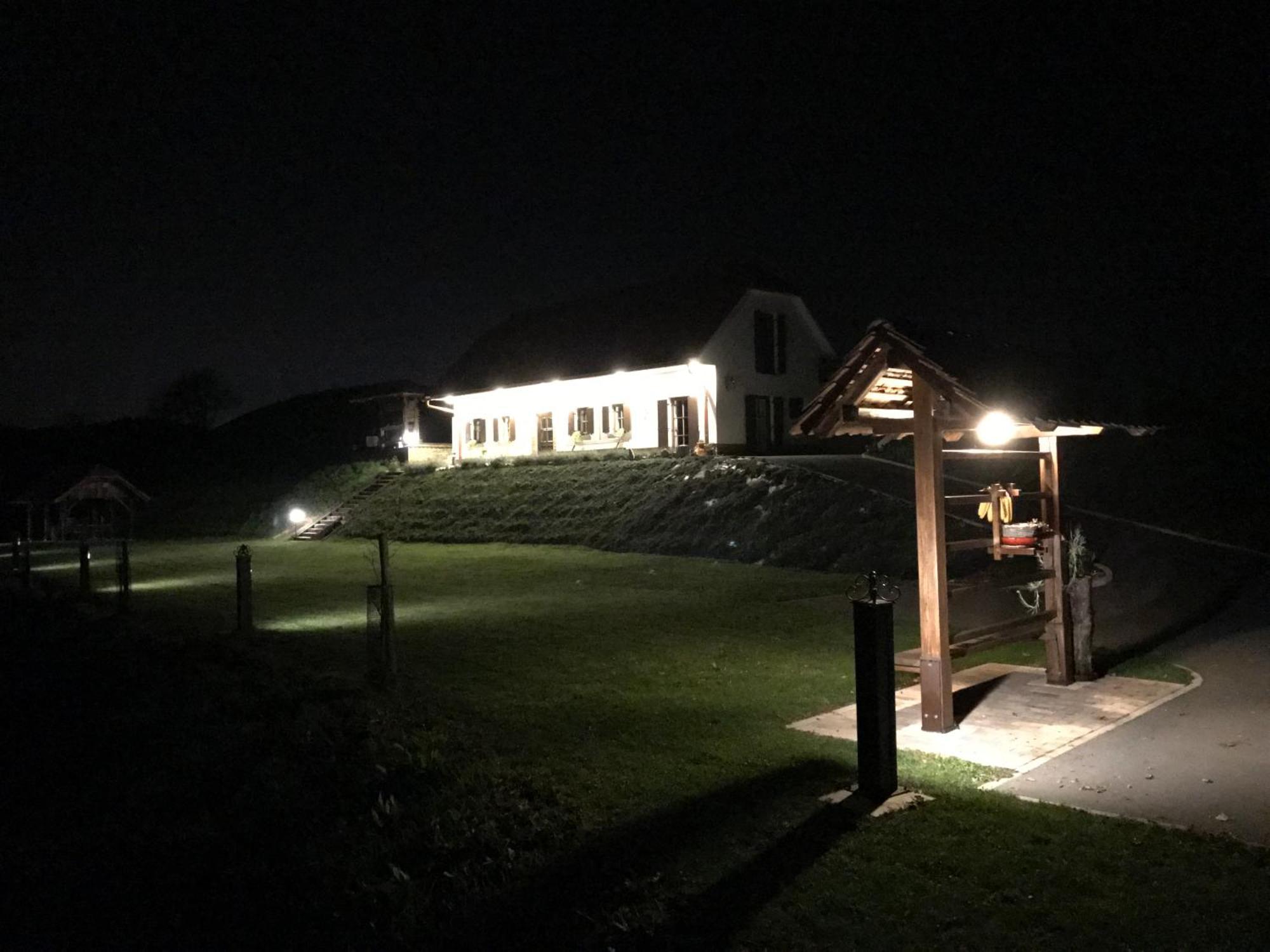 StoreWooden Hut At Tourist Farm Artisek别墅 外观 照片