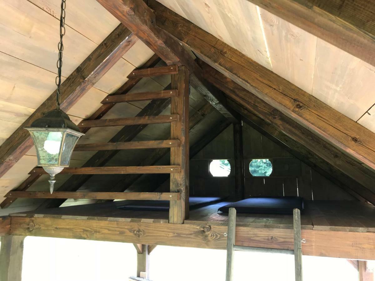 StoreWooden Hut At Tourist Farm Artisek别墅 外观 照片